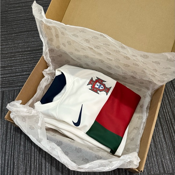 Youth Size Small Nike Portugal Away Jersey+Pants - Picture 7 of 9